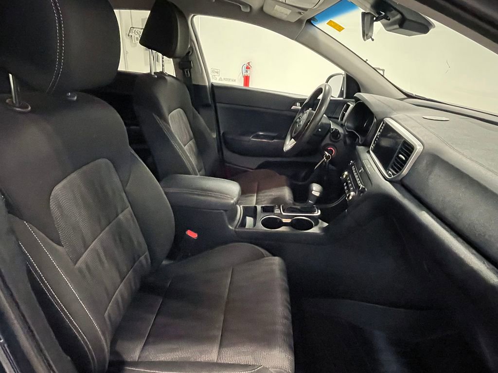 Used 2020 Kia Sportage LX image 24