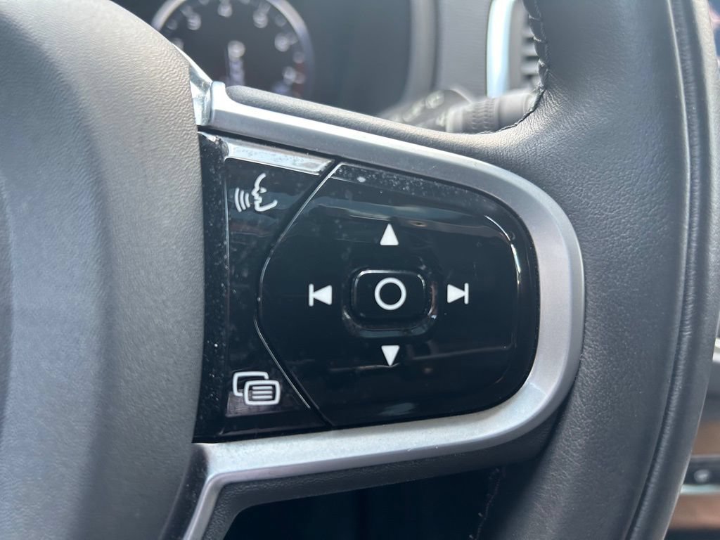 Certified 2022 Volvo XC90 T6 Momentum w/ Climate Package AWD/4WD image 24
