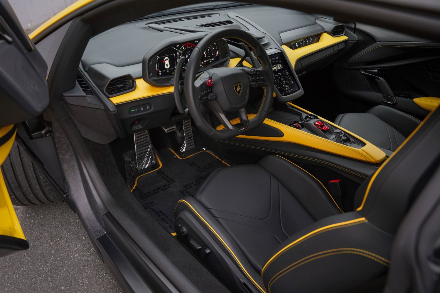 Used 2024 Lamborghini Revuelto AWD/4WD image 2