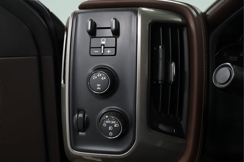 Used 2016 Chevrolet Silverado 2500 High Country w/ Duramax Plus Package AWD/4WD image 19