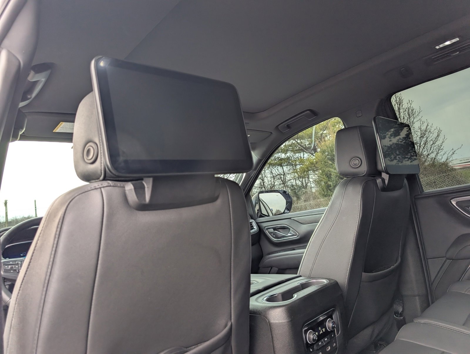 Used 2024 Chevrolet Tahoe Z71 w/ Luxury Package image 11