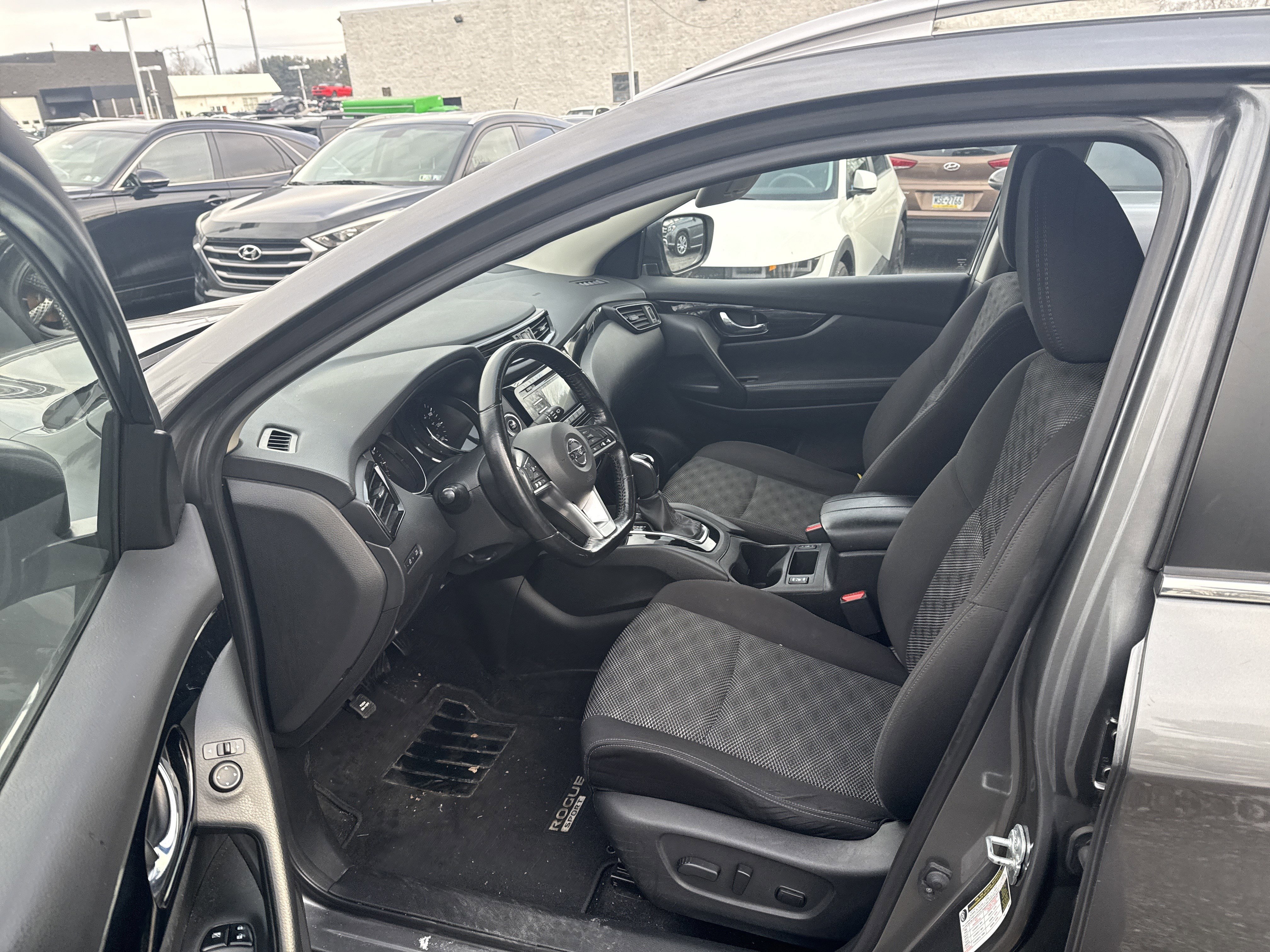 Used 2017 Nissan Rogue Sport SV w/ SV All-Weather Package image 7