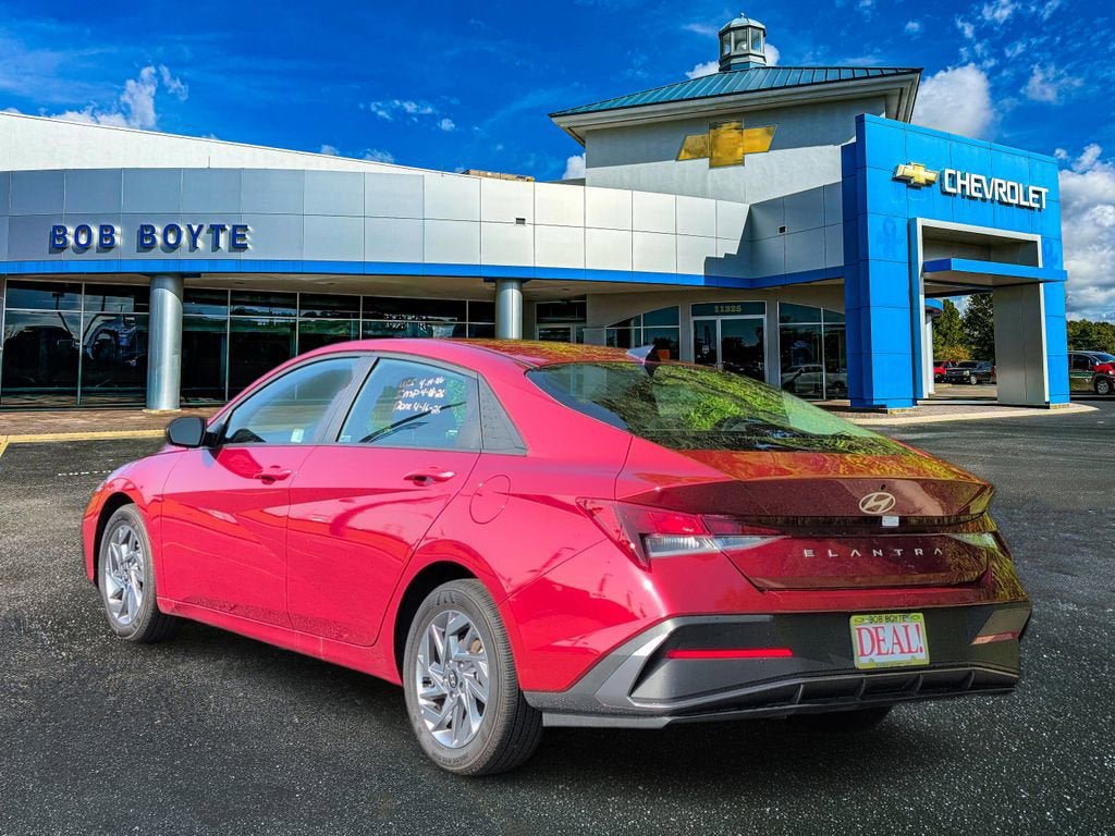 Used 2024 Hyundai Elantra SEL FWD image 6