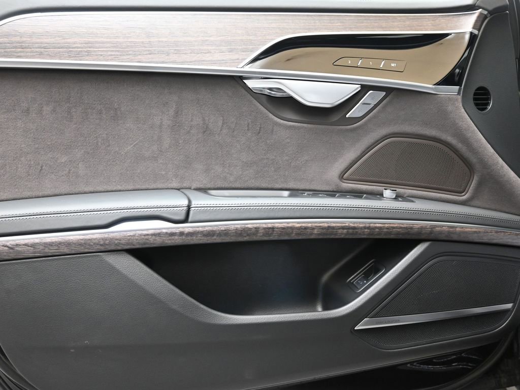 Certified 2025 Audi A8 L 3.0T image 24