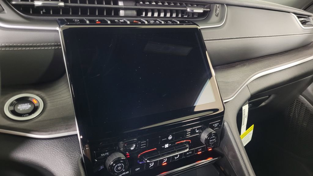 New 2025 Jeep Grand Cherokee Limited image 22