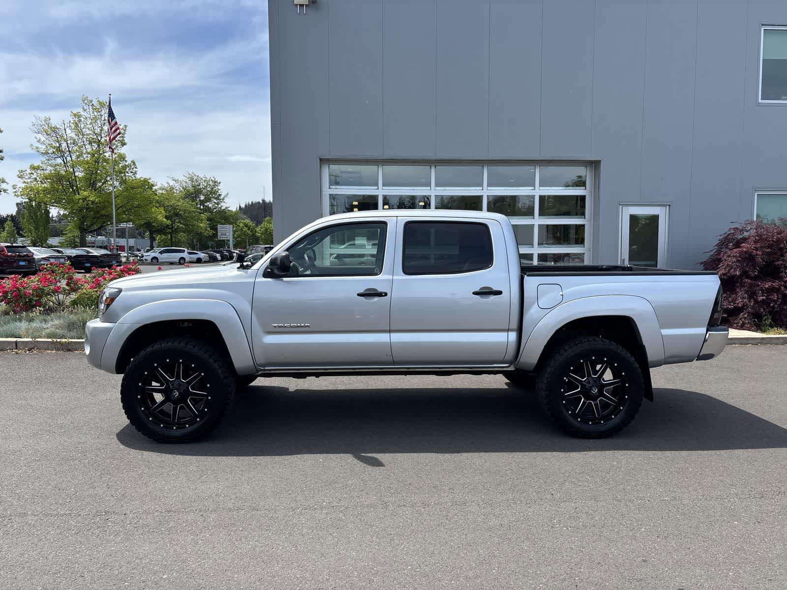 Used 2005 Toyota Tacoma PreRunner RWD image 2