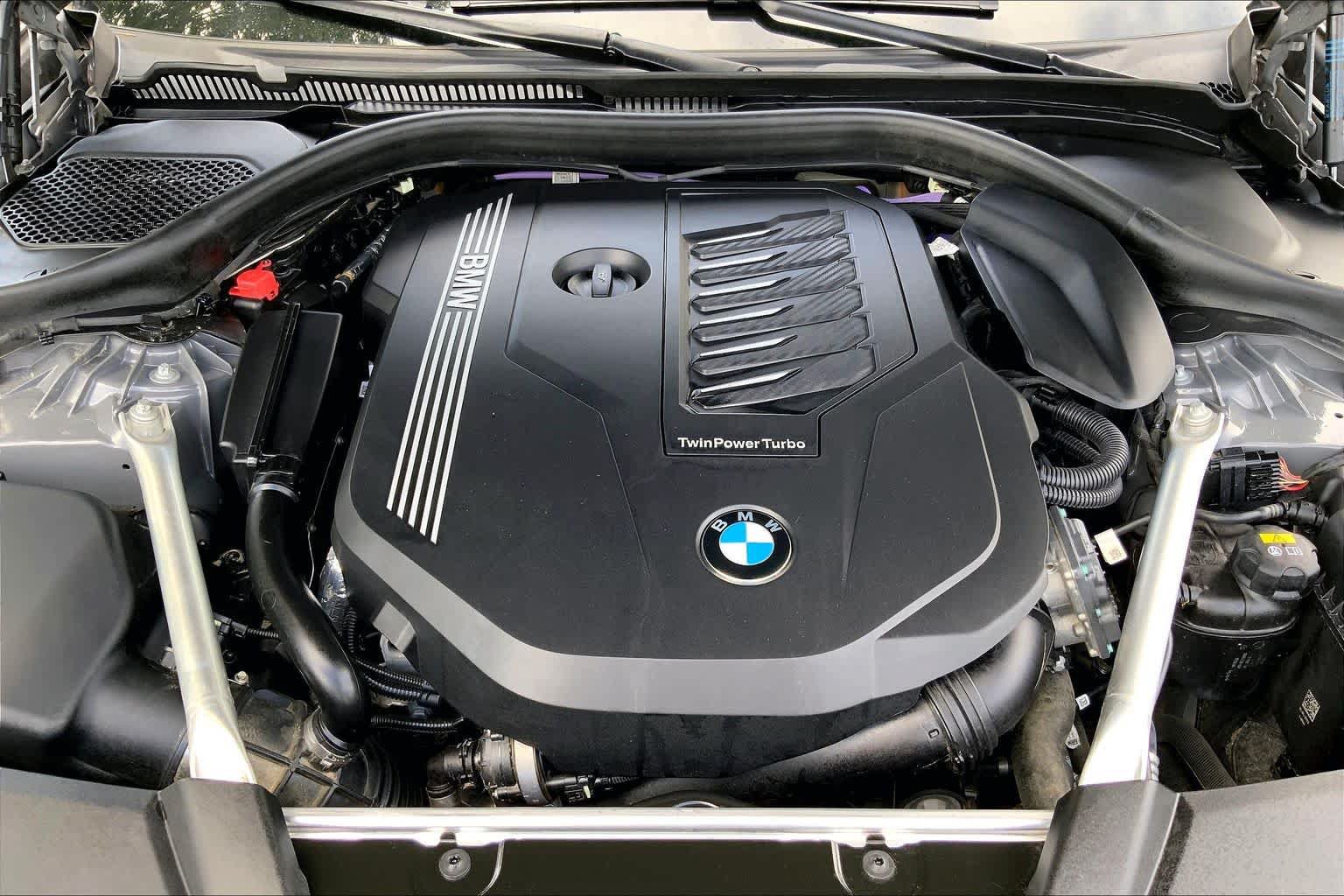 Used 2022 BMW 540i xDrive w/ M Sport Package AWD/4WD image 32