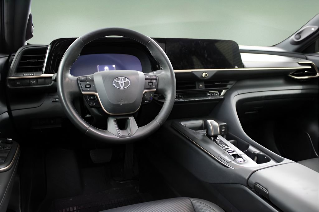 Used 2023 Toyota Crown Limited image 20
