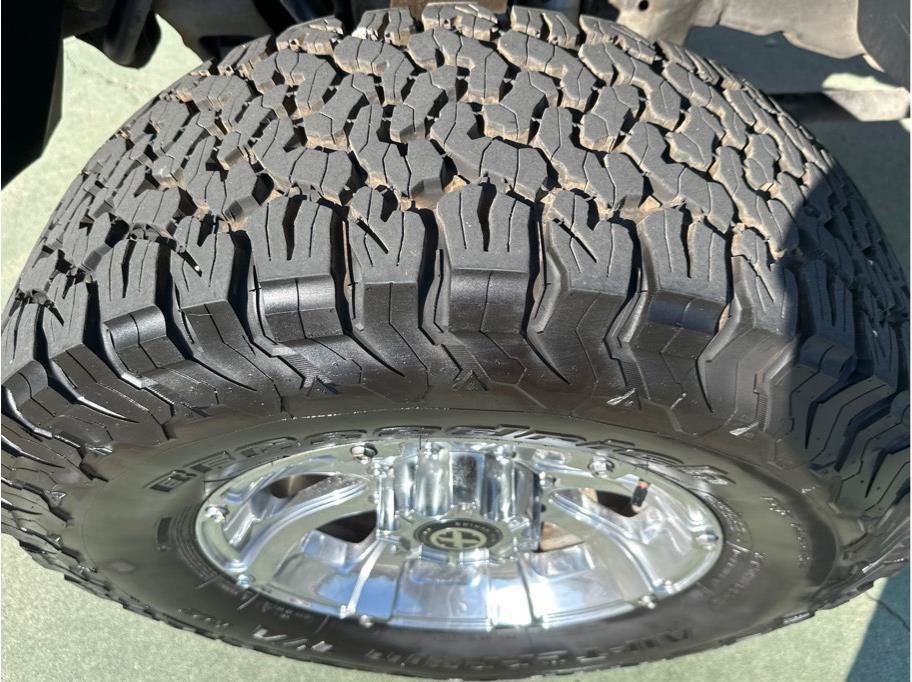Used 2013 GMC Sierra 2500 SLE w/ SLE Preferred Package AWD/4WD image 18