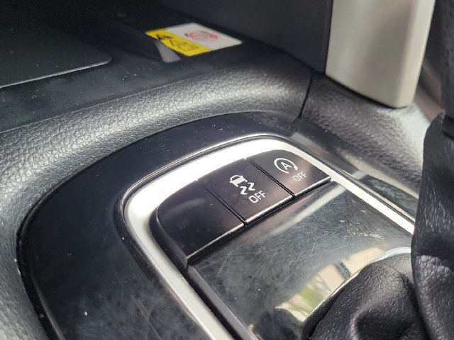 Used 2022 Toyota Corolla Cross LE w/ Moonroof Package FWD image 25