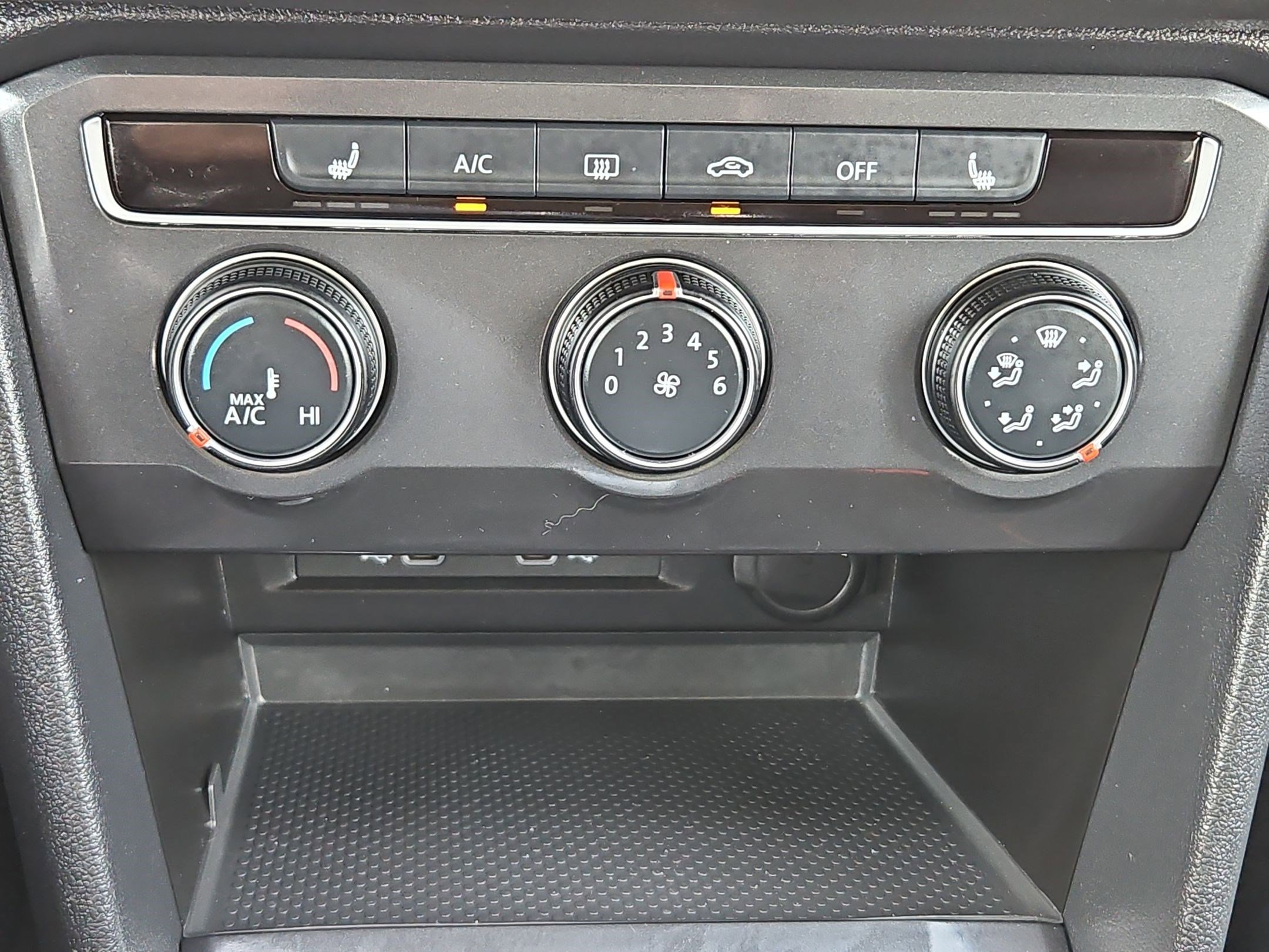 Used 2024 Volkswagen Tiguan Wolfsburg Edition image 24