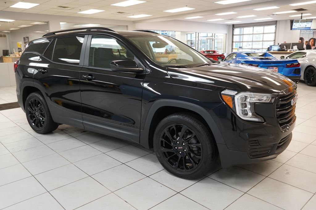 Used 2024 GMC Terrain SLE w/ Driver Convenience Package AWD/4WD image 13