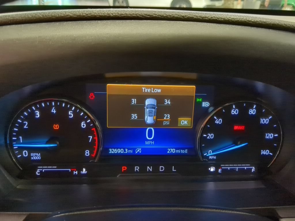 Used 2023 Ford Explorer XLT w/ Equipment Group 202A AWD/4WD image 15