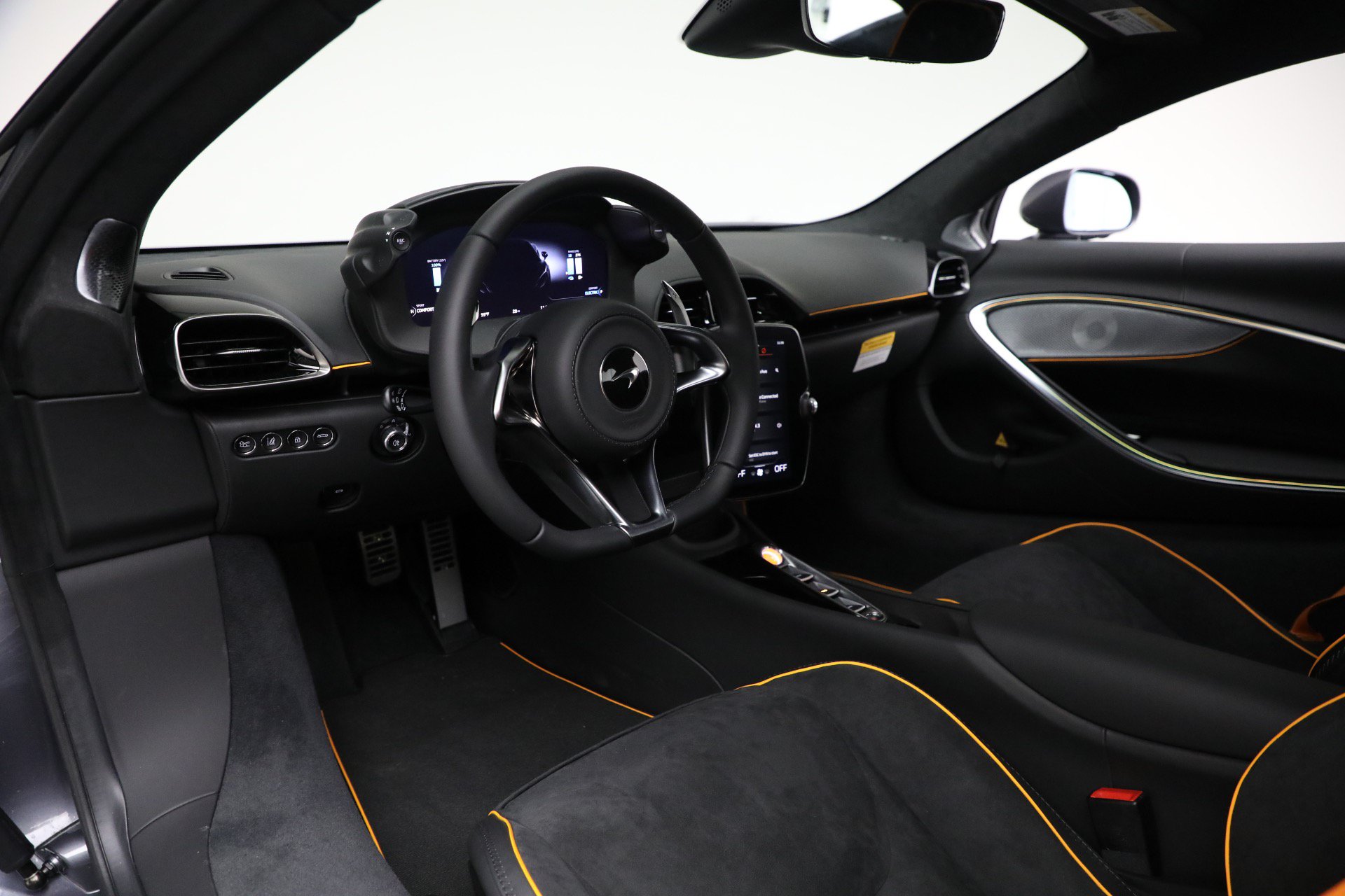 New 2025 McLaren Artura RWD image 20