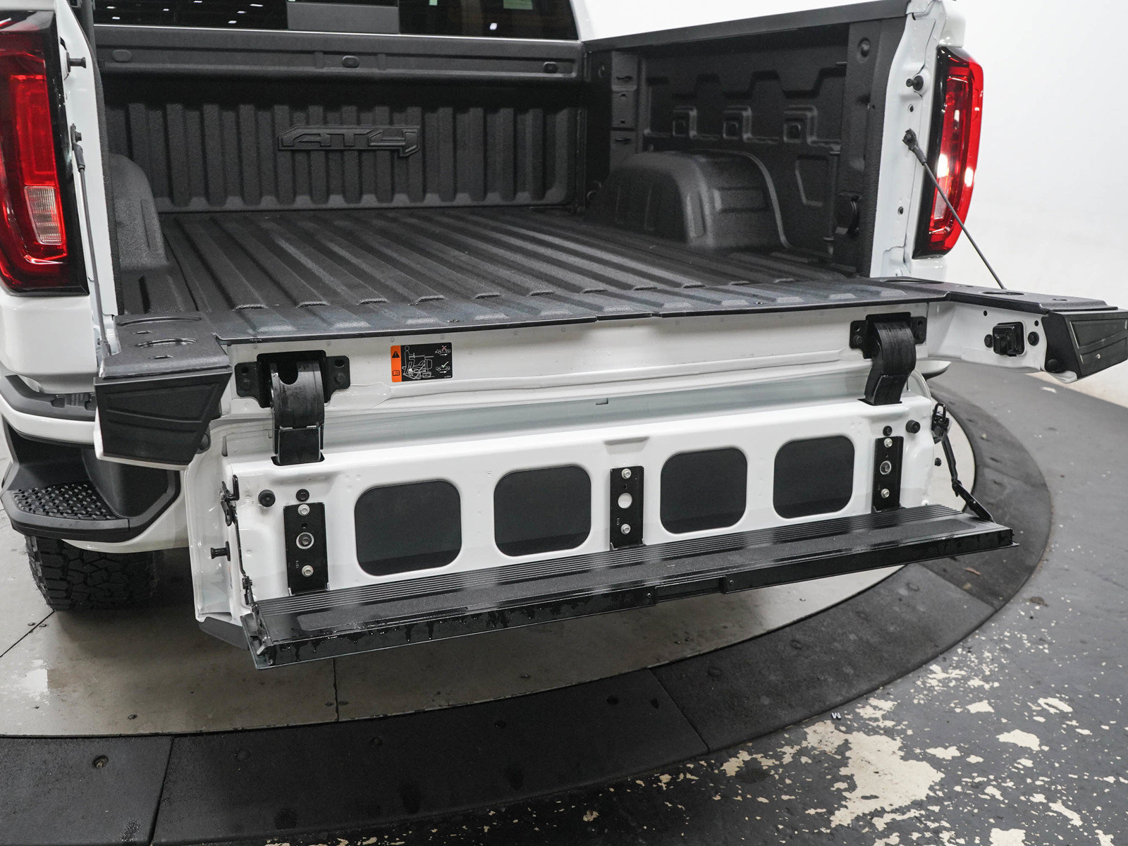 Used 2024 GMC Sierra 1500 AT4 w/ AT4 Preferred Package AWD/4WD image 17