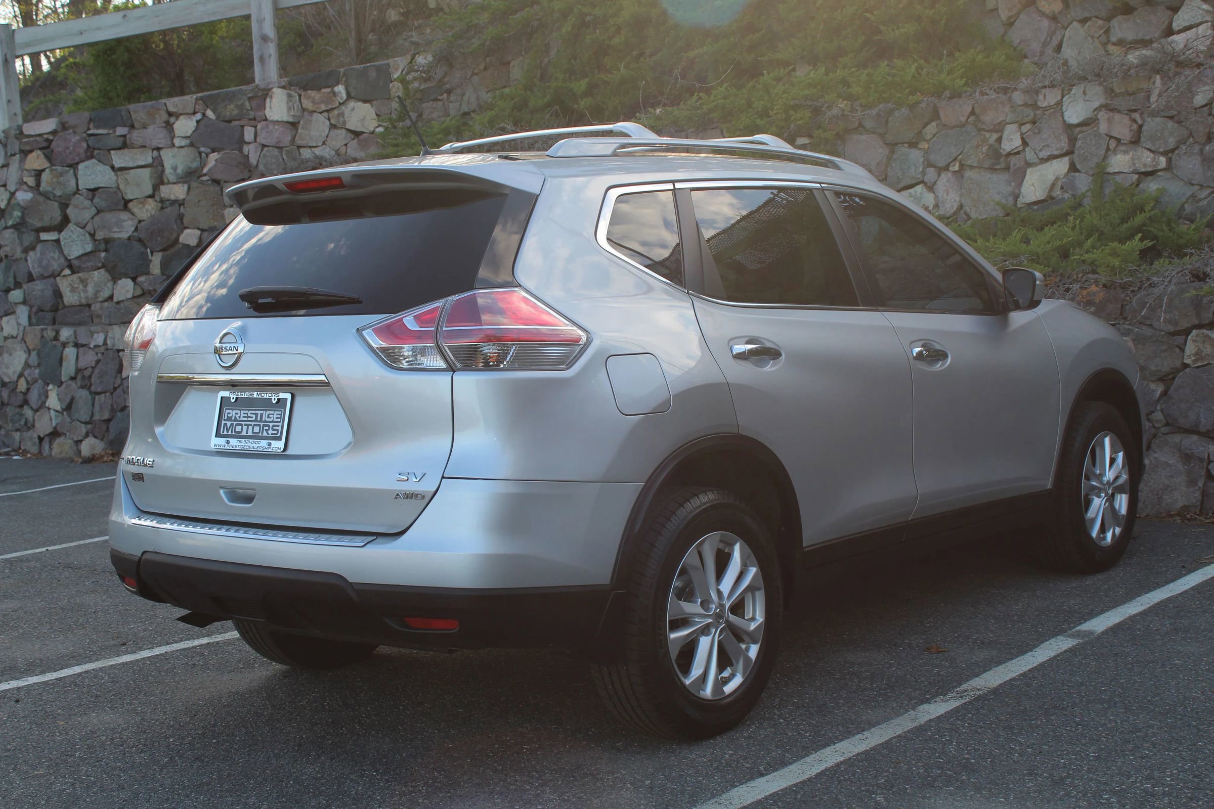 Used 2015 Nissan Rogue SV AWD/4WD image 9