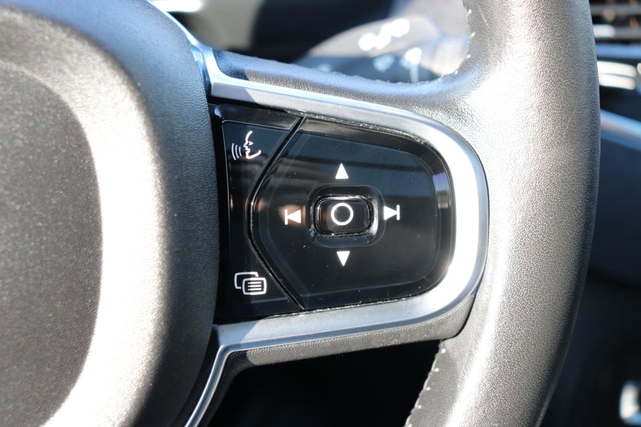 Used 2016 Volvo XC90 T6 Momentum image 37