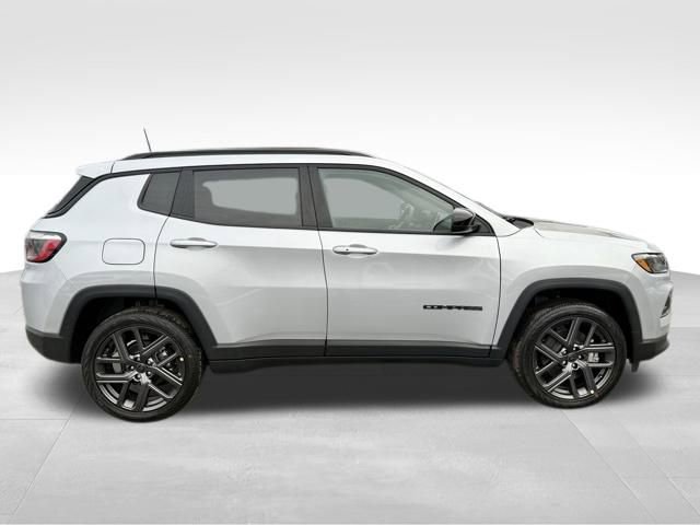 New 2026 Jeep Compass Latitude w/ Sun and Sound Group AWD/4WD image 8
