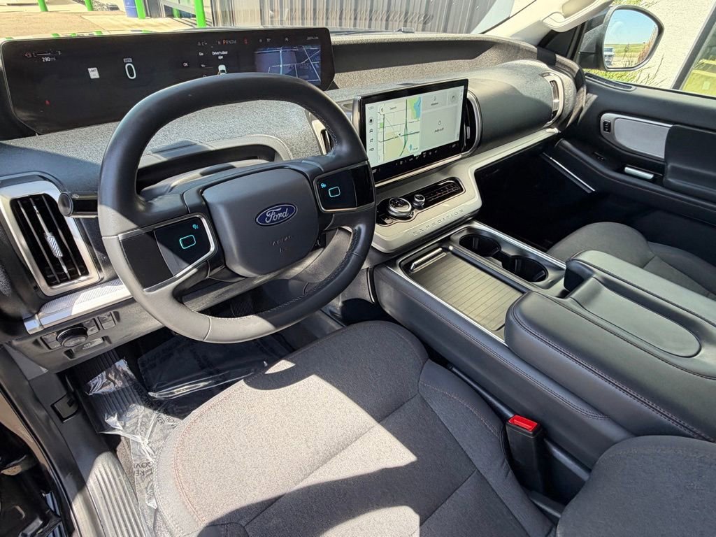 Used 2025 Ford Expedition Active AWD/4WD image 10