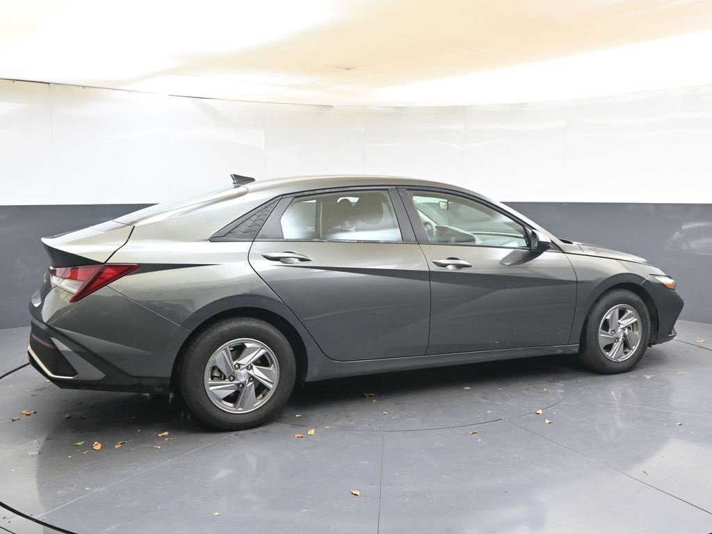 Certified 2025 Hyundai Elantra SE image 6