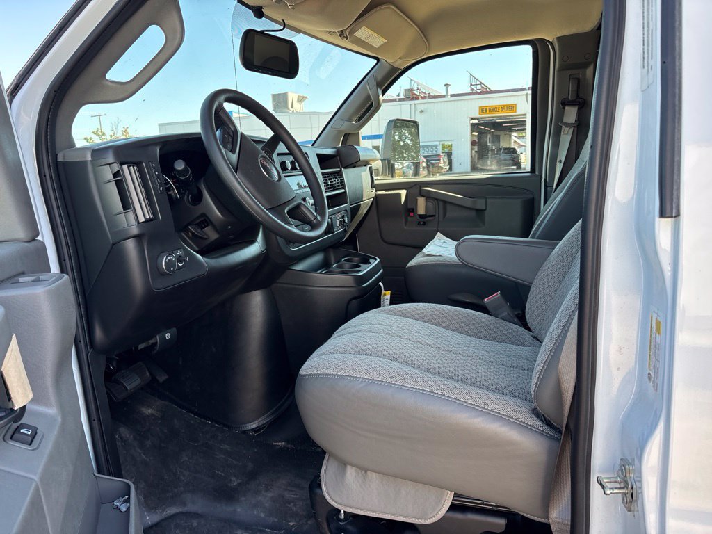 New 2025 GMC Savana 4500 w/ Power Convenience Package RWD image 6