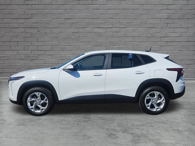 Used 2024 Chevrolet Trax LS w/ LS Convenience Package FWD image 2