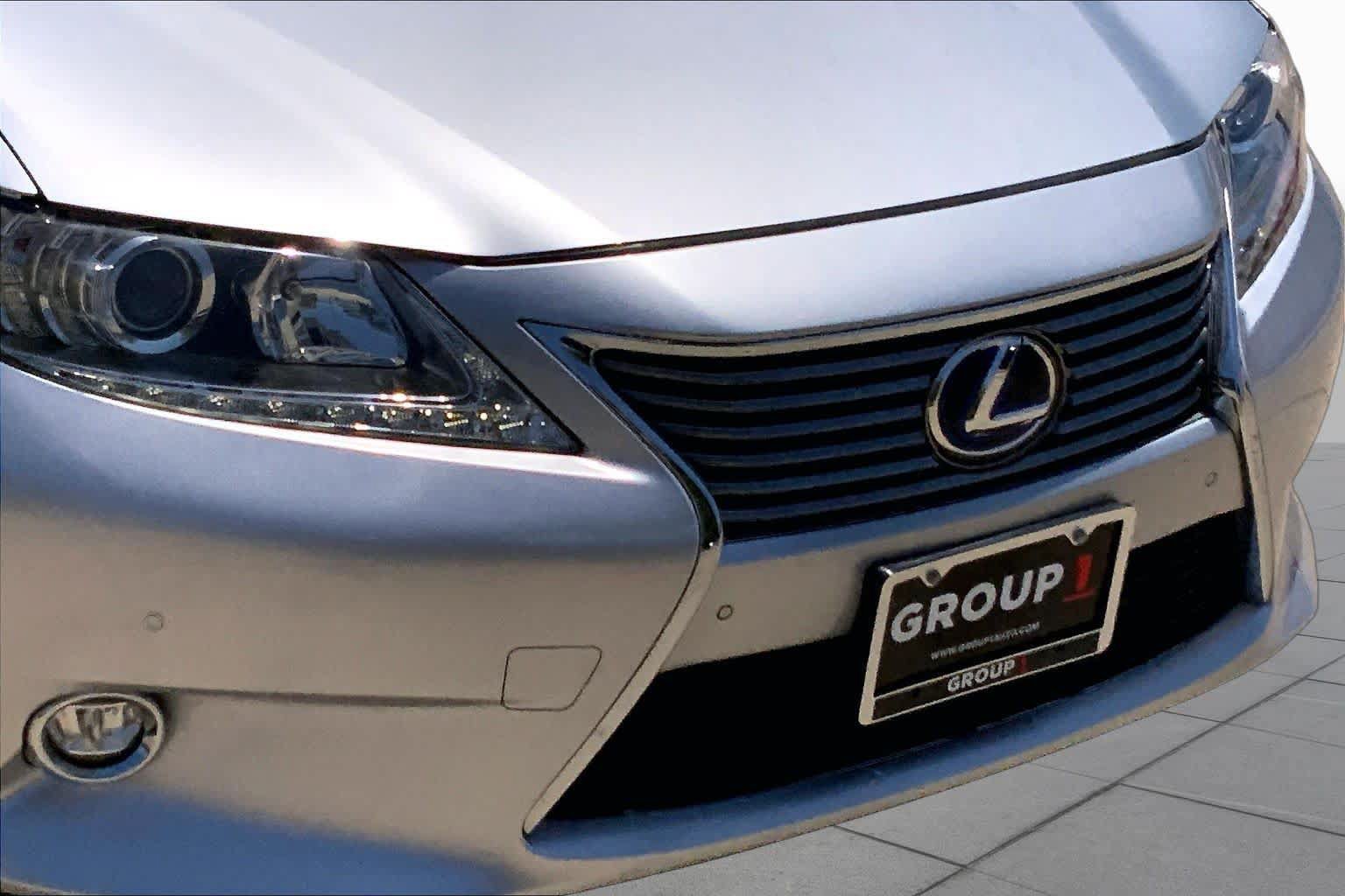 Used 2014 Lexus ES 300h w/ Luxury Package w/Bamboo Trim FWD image 30