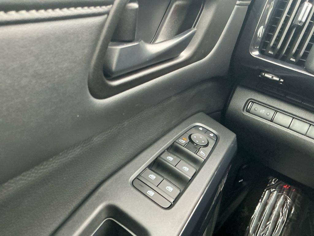 Used 2024 Nissan Pathfinder S w/ Cargo Package image 17