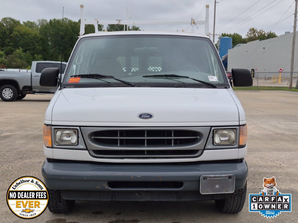Used 2002 Ford E-150 and Econoline 150 RWD image 2