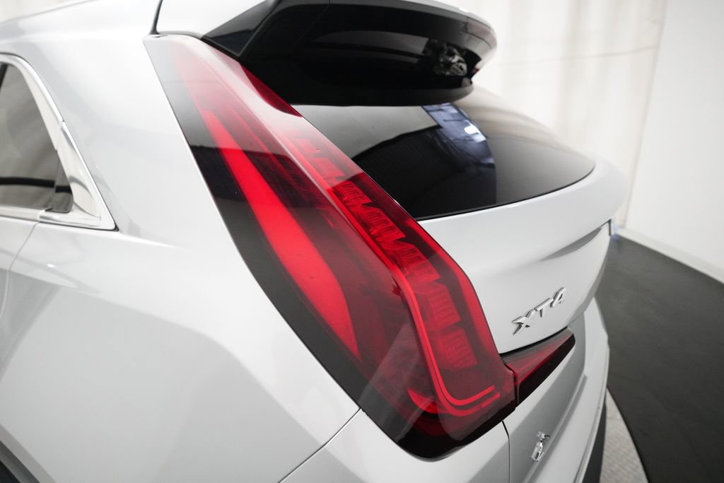 Used 2019 Cadillac XT4 Luxury w/ Cold Weather Package FWD image 32
