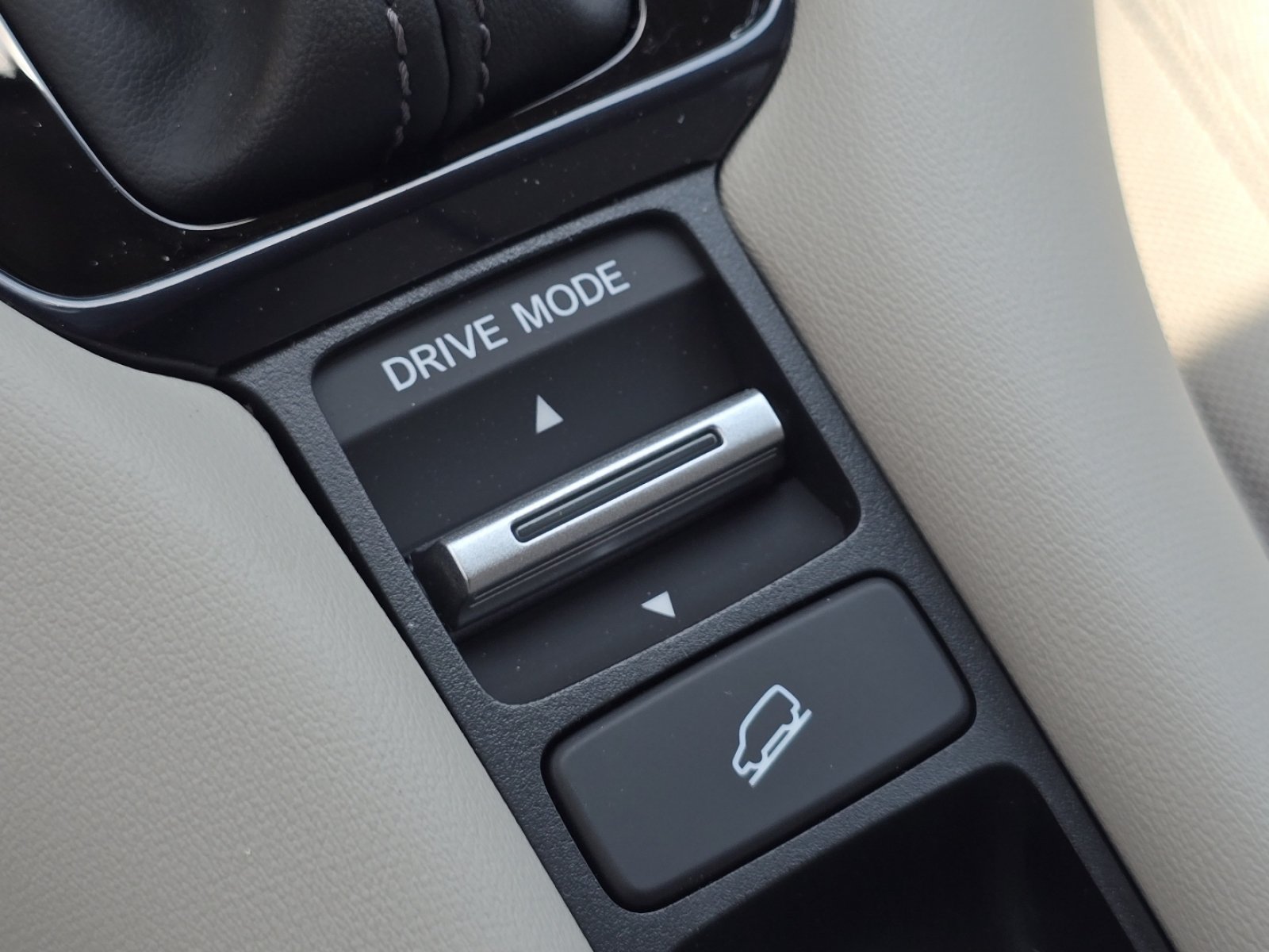 New 2027 Honda HR-V LX image 8