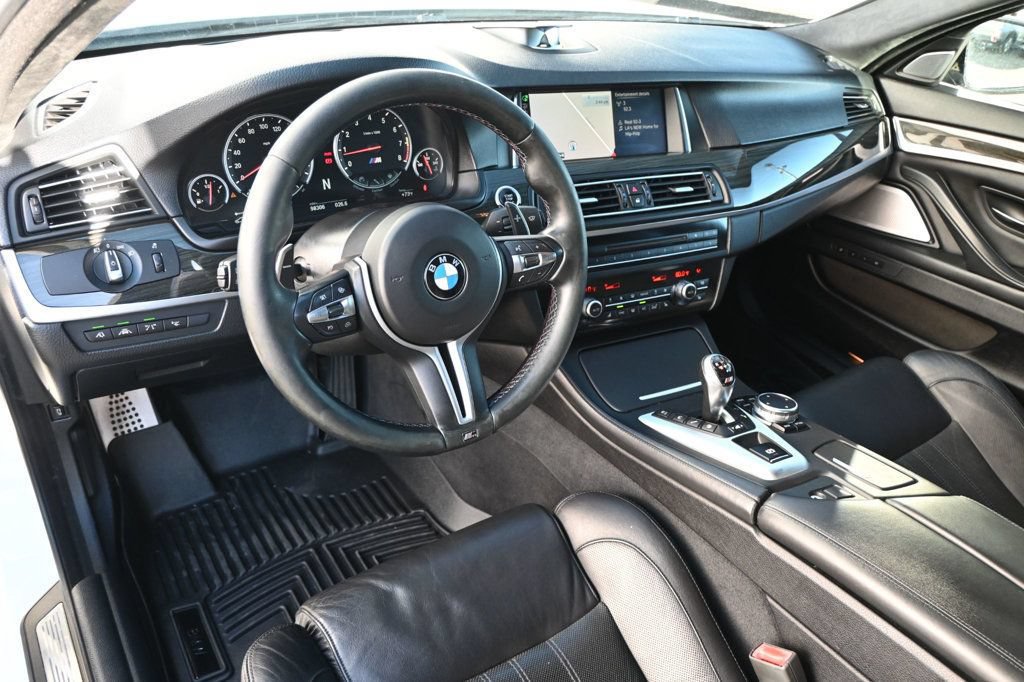 Used 2015 BMW M5 image 12