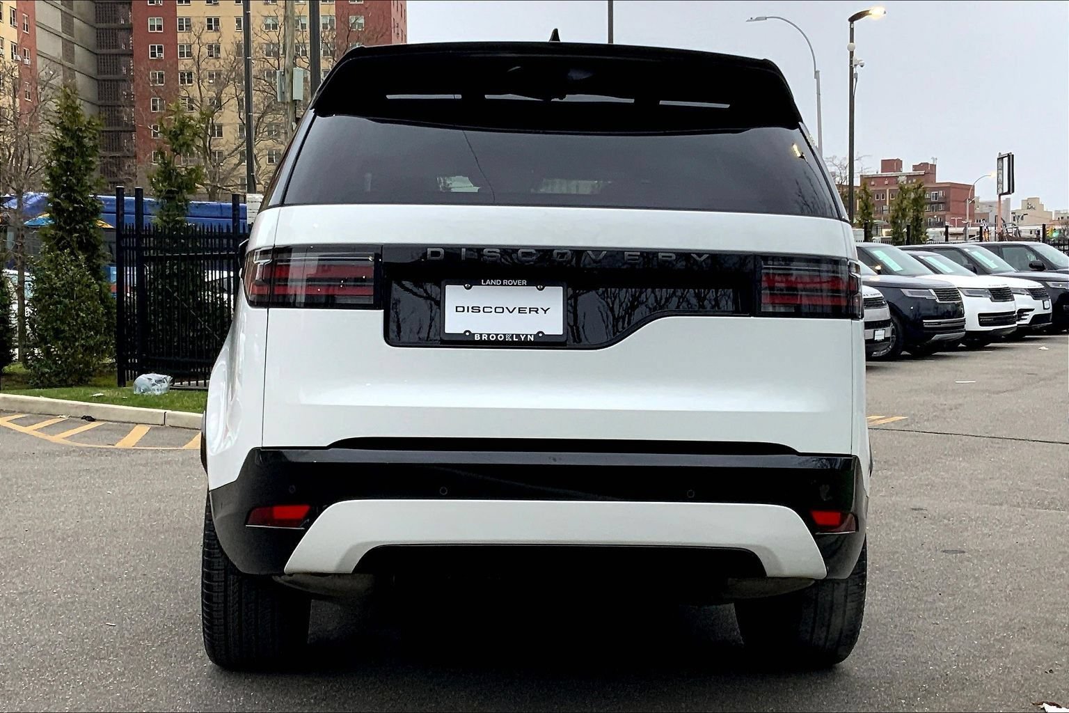 Certified 2025 Land Rover Discovery Dynamic SE AWD/4WD image 4