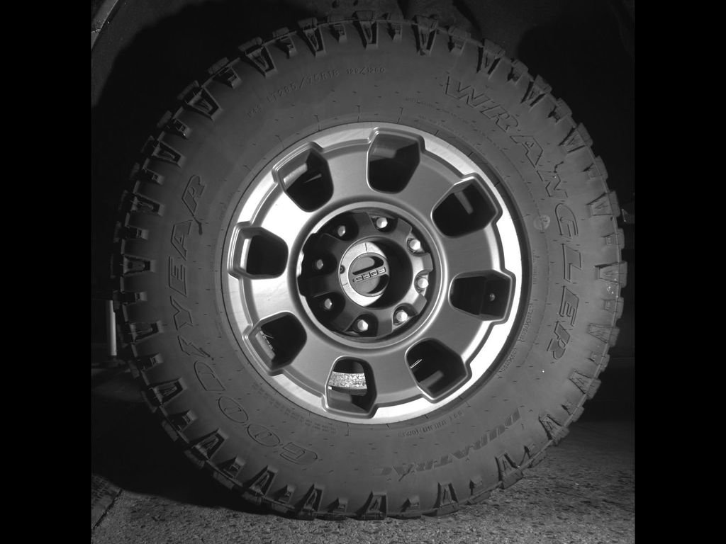 Used 2023 Ford F250 Lariat w/ Tremor Off-Road Package AWD/4WD image 38