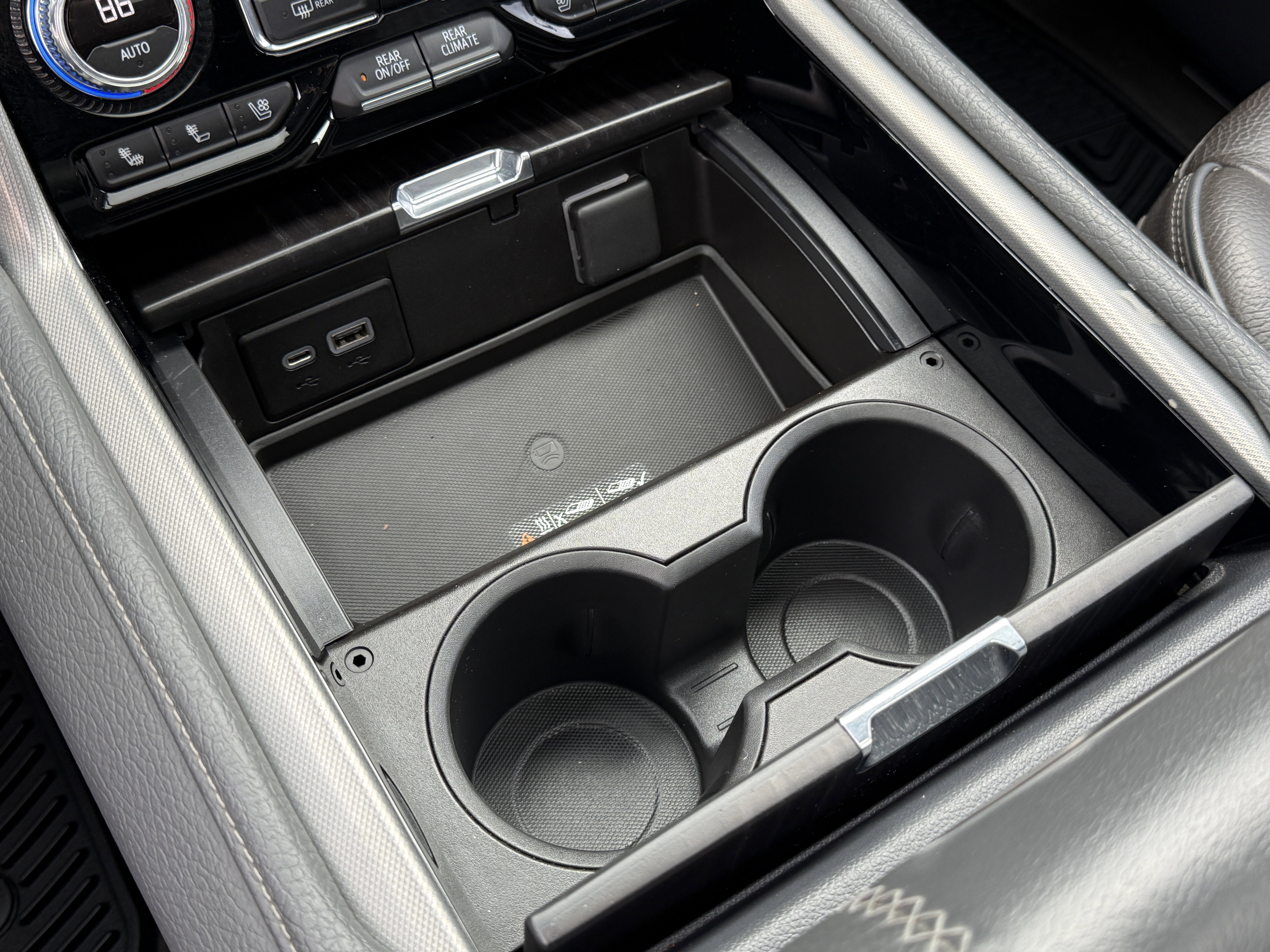 Used 2021 GMC Yukon XL Denali w/ Denali Premium Package image 28