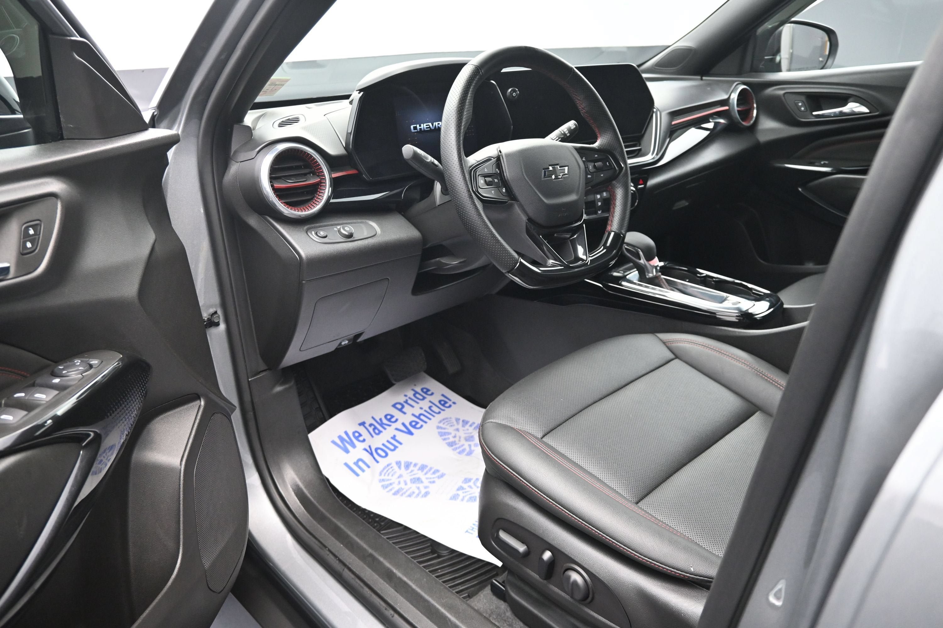 Used 2025 Chevrolet Trax RS w/ Driver Confidence Package FWD image 9