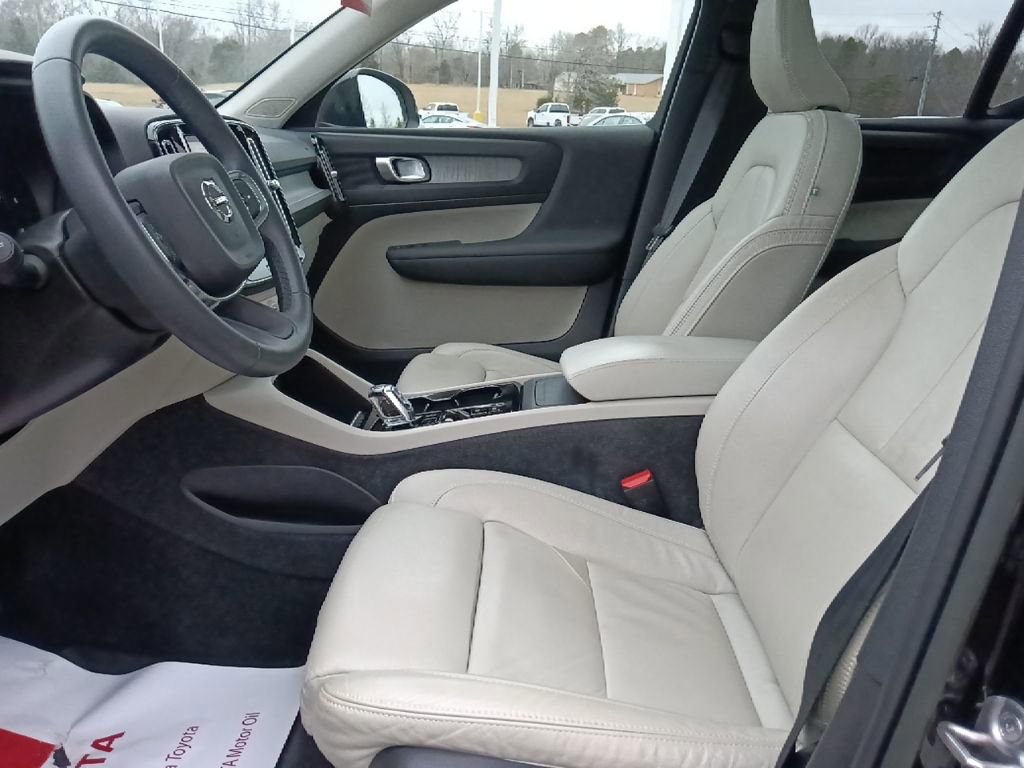 Used 2023 Volvo XC40 B5 Plus w/ Driver Assist Package image 15