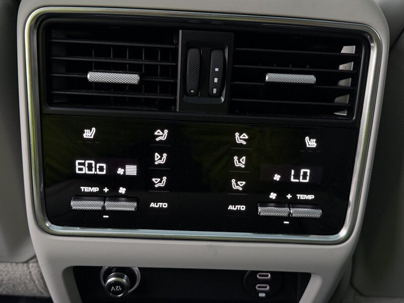 Used 2023 Porsche Cayenne S Platinum w/ Premium Package Plus AWD/4WD image 42