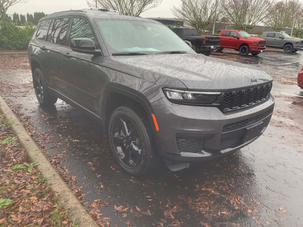 Used 2025 Jeep Grand Cherokee L Altitude image 4