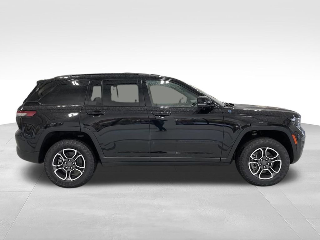 New 2024 Jeep Grand Cherokee Trailhawk w/ Advanced Protech Group II AWD/4WD image 3