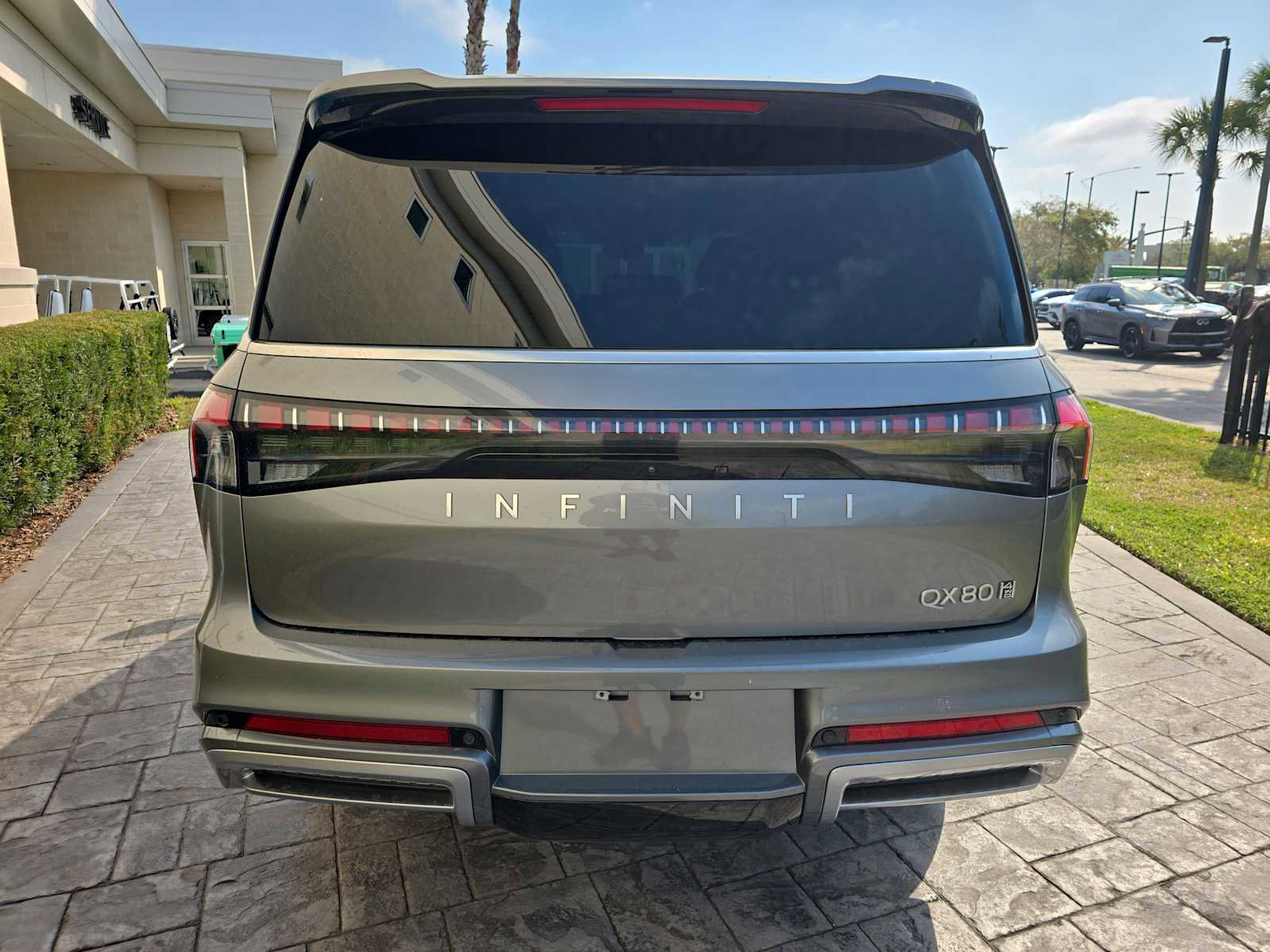 Certified 2025 INFINITI QX80 Sensory image 5
