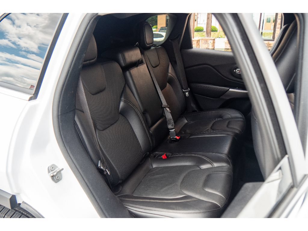 Used 2021 Jeep Cherokee Latitude Lux w/ Comfort/Convenience Group AWD/4WD image 20