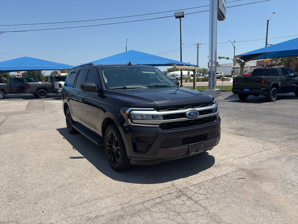 Used 2024 Ford Expedition Max XLT RWD image 3