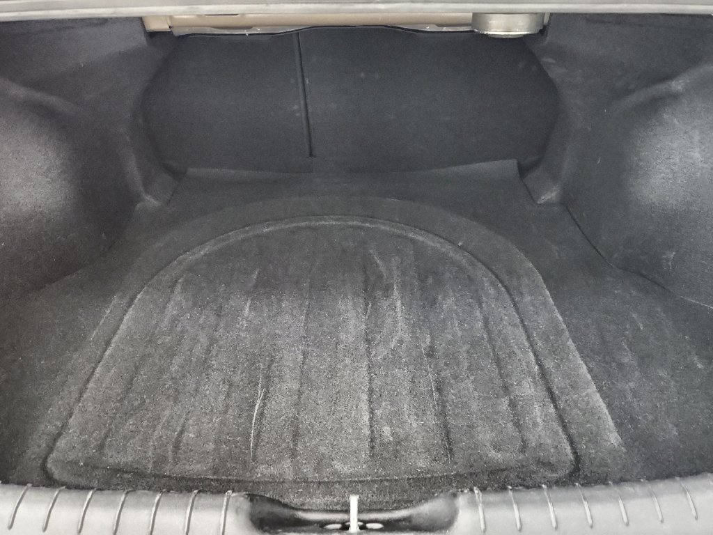 Used 2025 Hyundai Elantra Limited FWD image 36