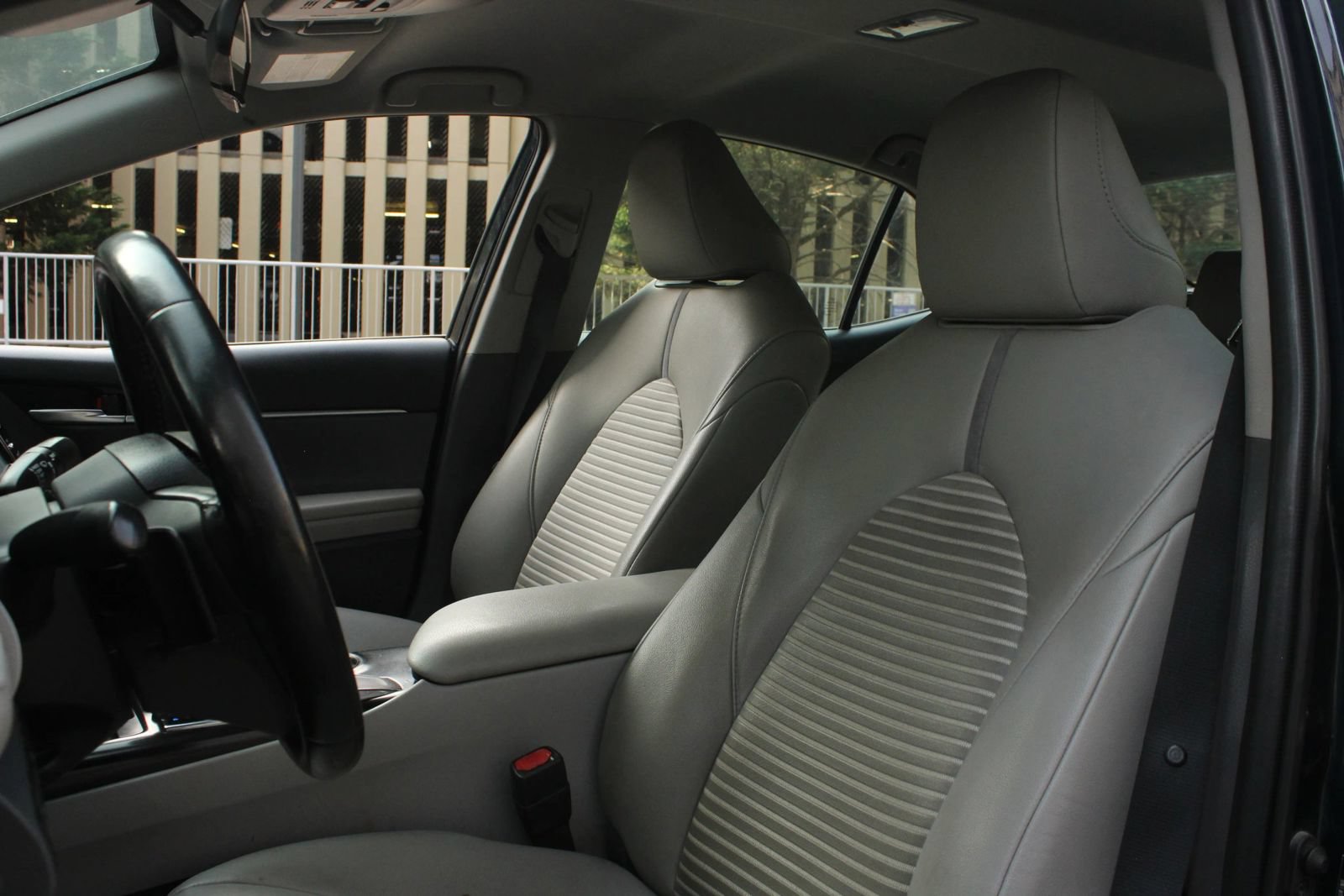 Used 2019 Toyota Camry SE FWD image 16