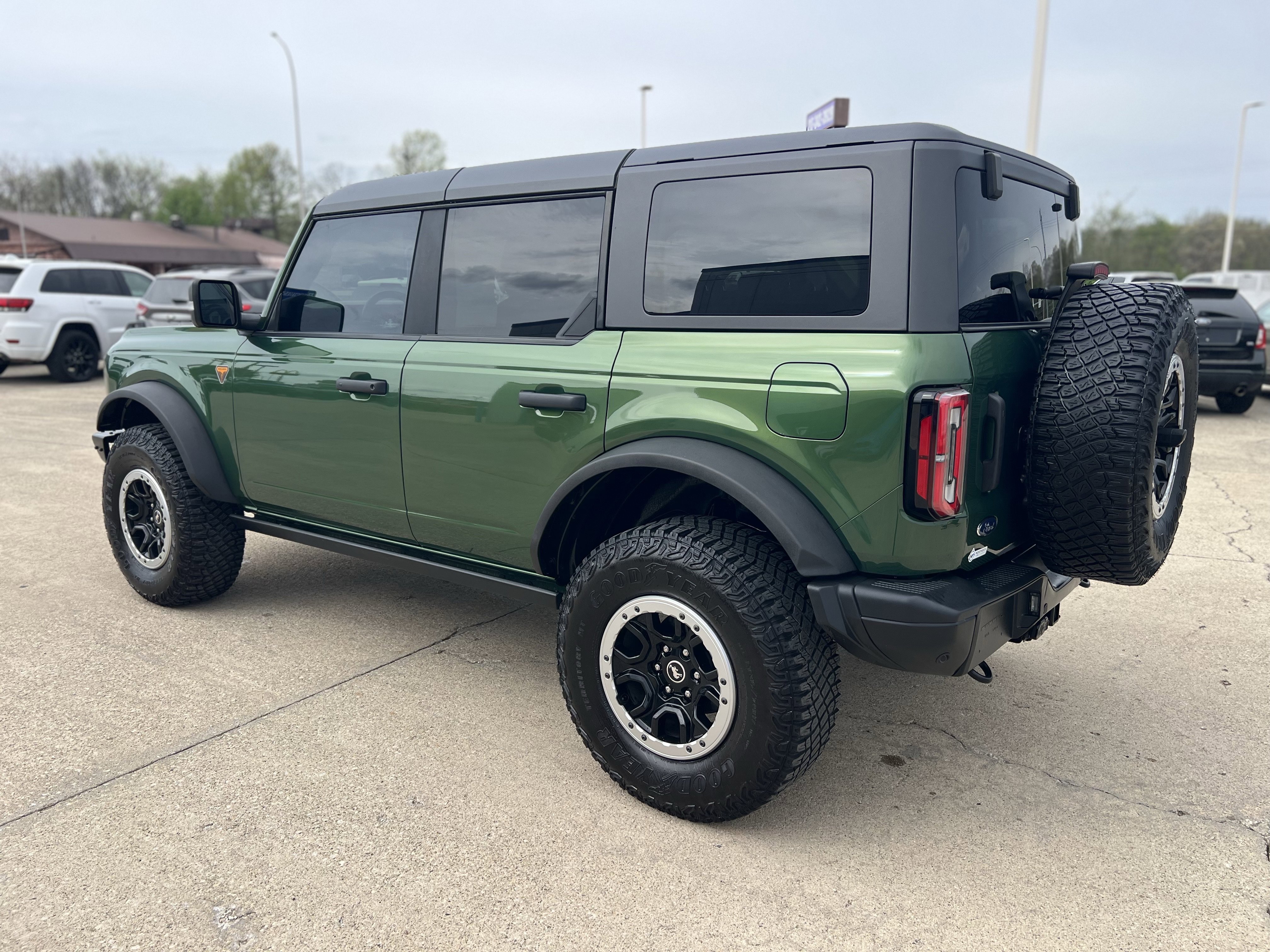 Used 2023 Ford Bronco Badlands AWD/4WD image 7