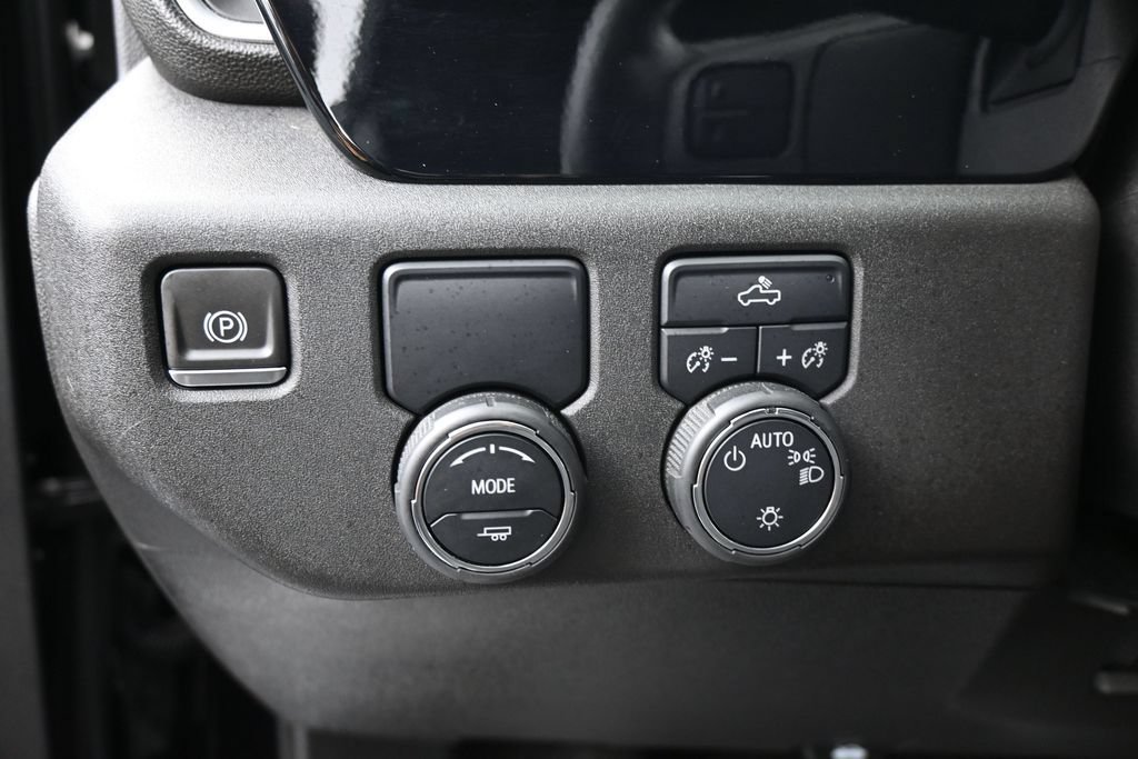 Used 2024 Chevrolet Silverado 1500 LT RWD image 16