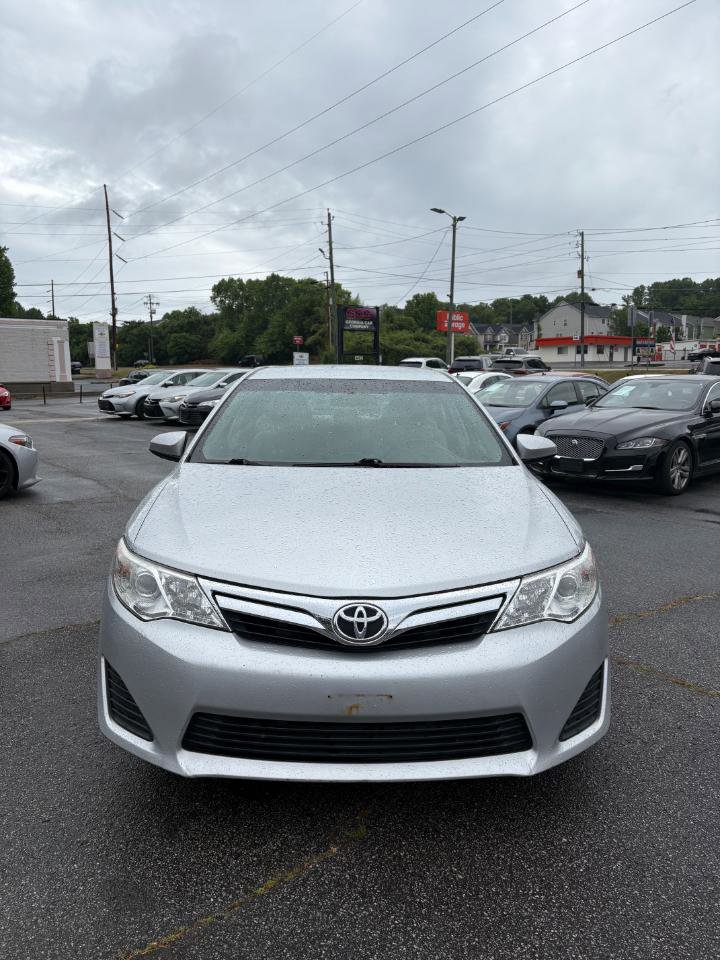 Used 2012 Toyota Camry LE FWD image 2