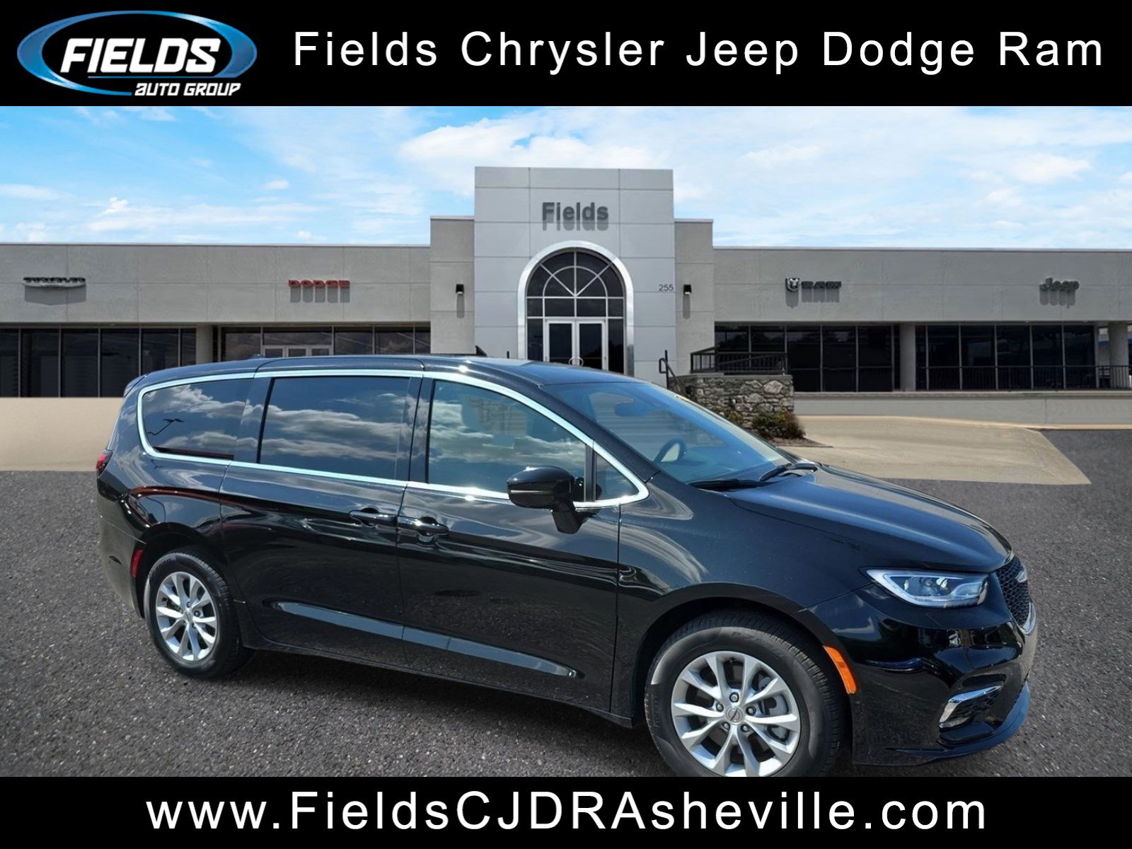 Used 2025 Chrysler Pacifica Select AWD/4WD image 1