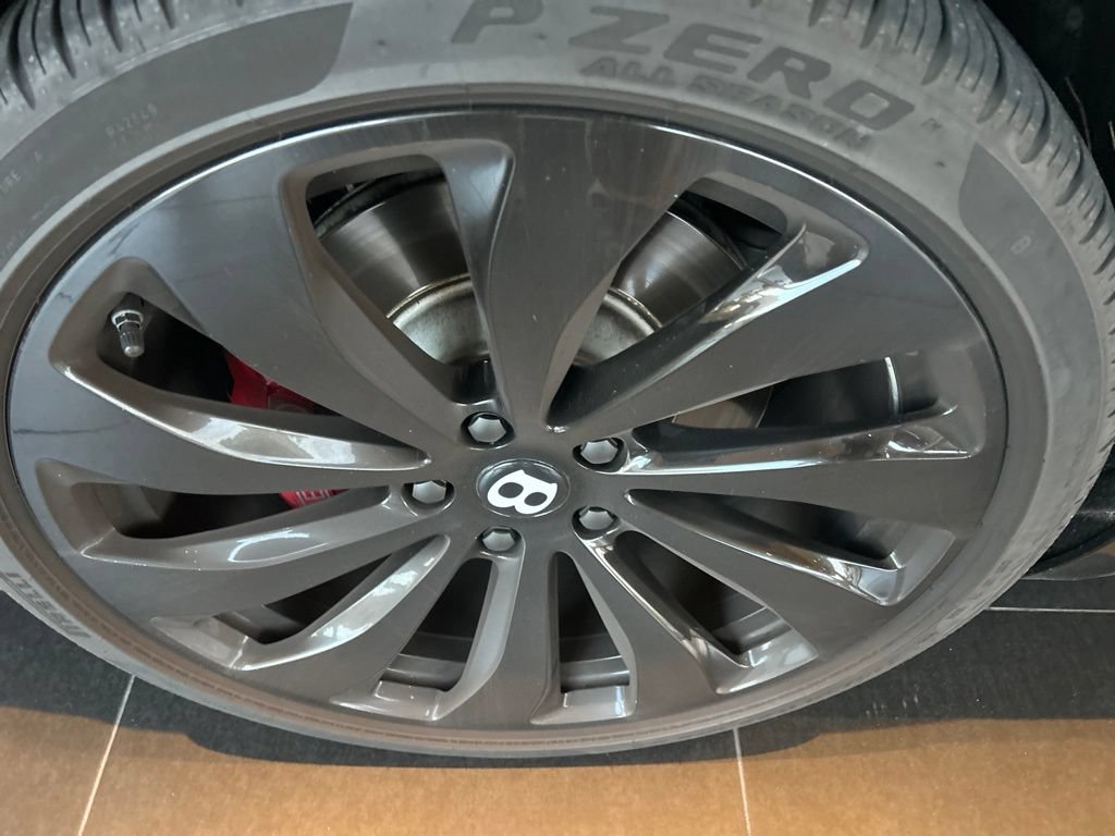 Used 2022 Bentley Flying Spur V8 AWD/4WD image 4